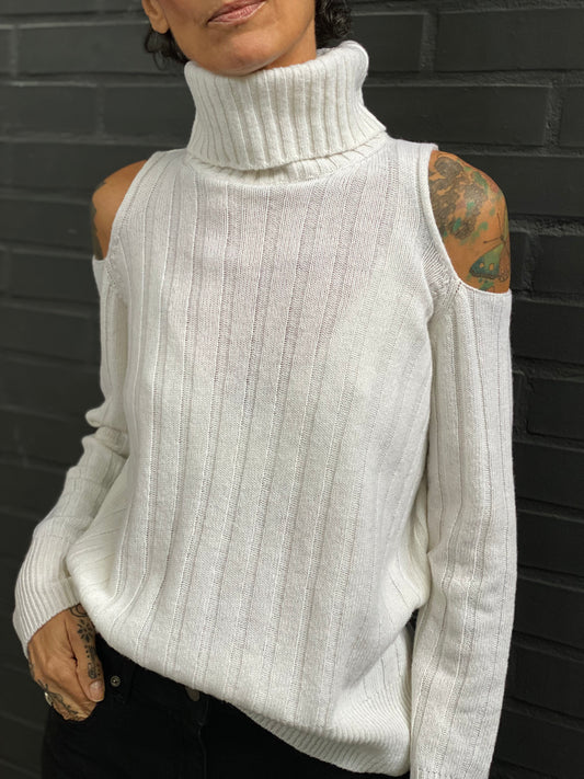 Collo alto oblò sulle spalle