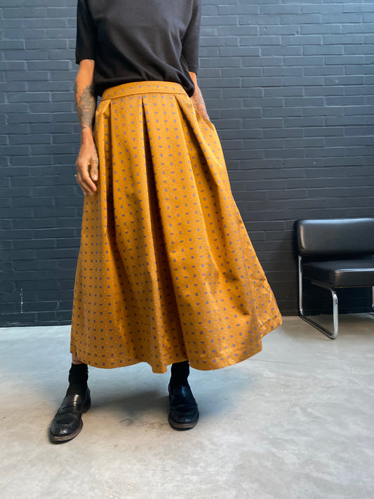 Gonna ampia a pieghe cravatta