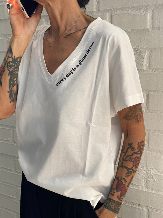 V-neck T-shirt with print