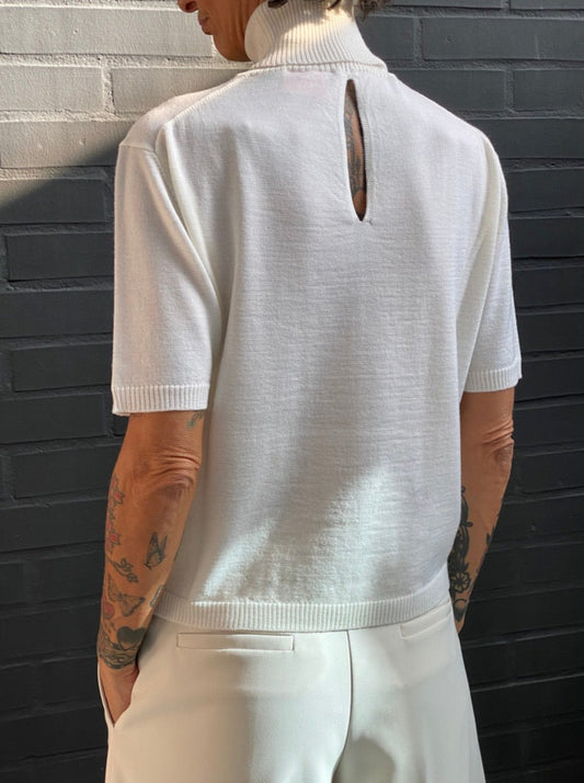 High neck with porthole