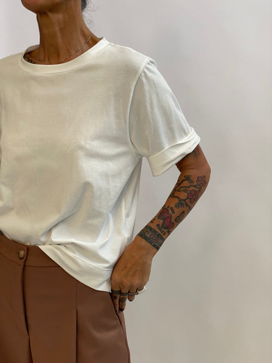 Elbow-length sleeve T-shirt