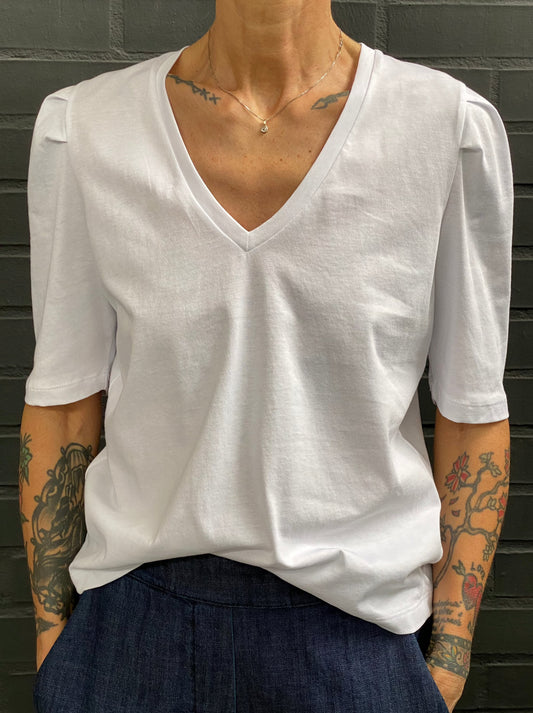 Short-sleeve T-shirt with darts