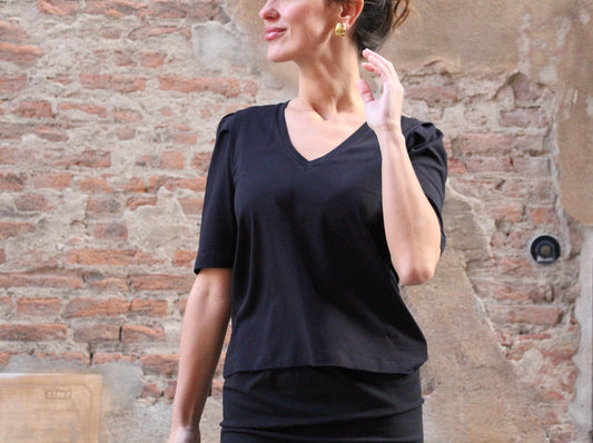 Short-sleeve T-shirt with darts