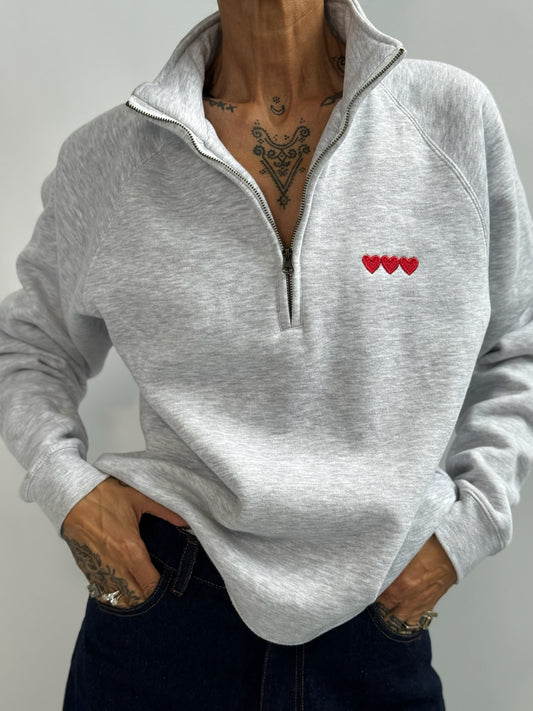 Felpa mezza zip con ricamo cuori