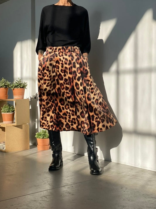 Pleated leopard print skirt