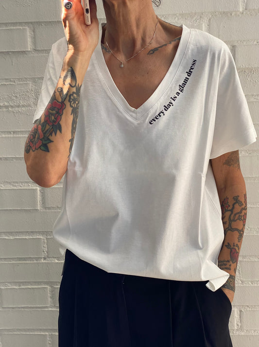 V-neck T-shirt with print