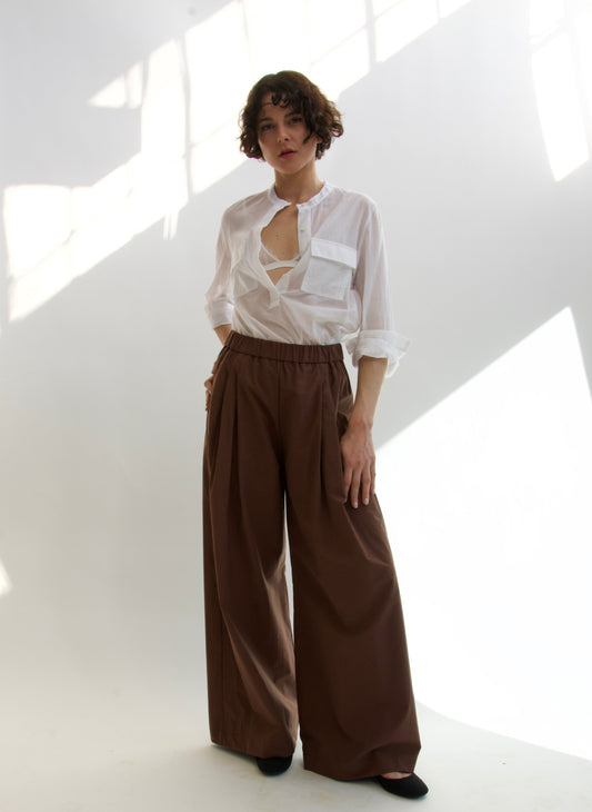 Shirt with muslin pockets