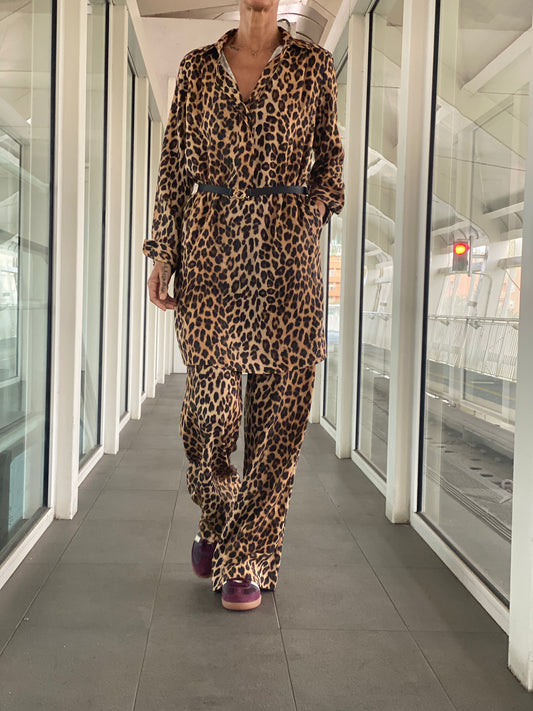Short chemisier dress with leo print