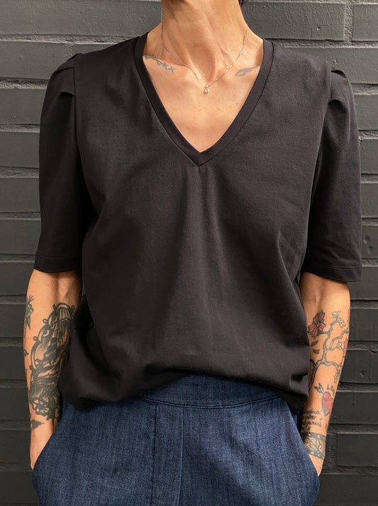 Short-sleeve T-shirt with darts