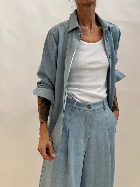 Men's shirt with slits