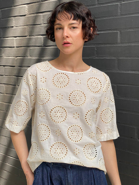 Blusa girocollo sangallo fiore