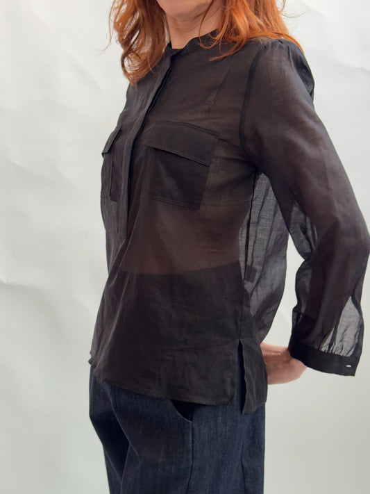 Shirt with muslin pockets