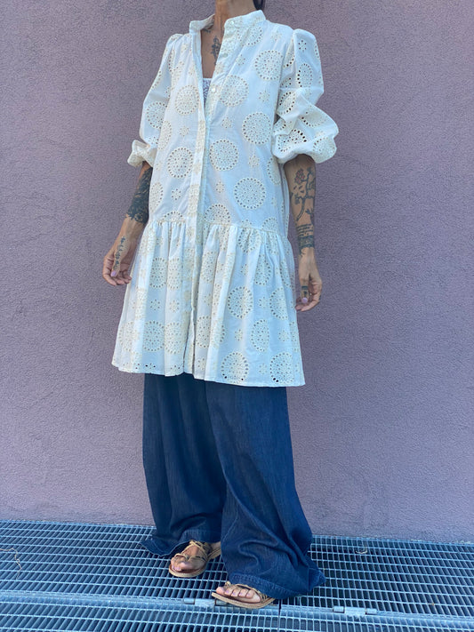 Abito corto con balza