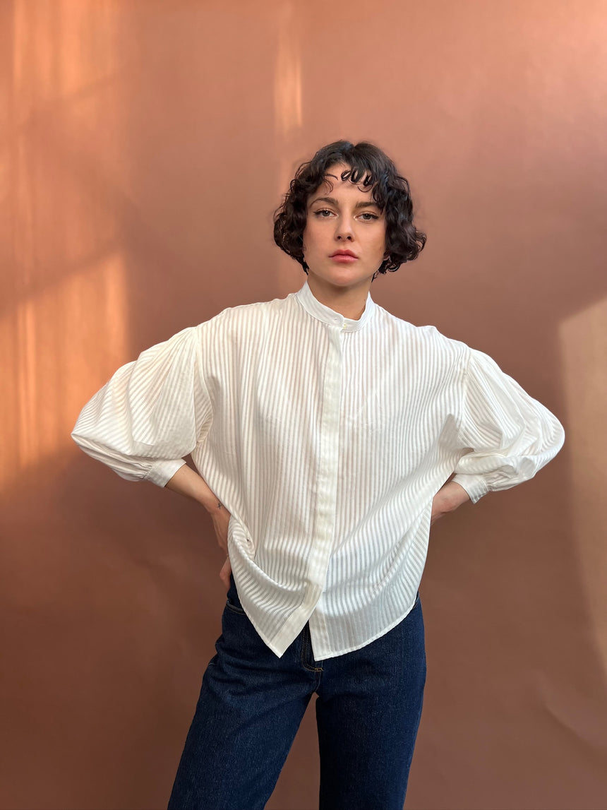 Camicia coreana spalla scesa con arriccio