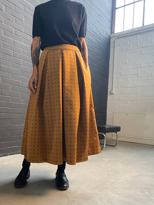 Gonna ampia a pieghe cravatta