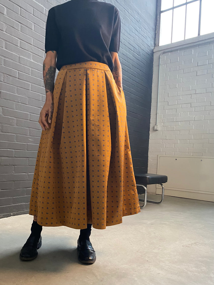 Gonna ampia a pieghe cravatta