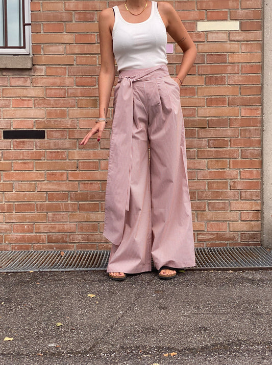 Long pants with pleats