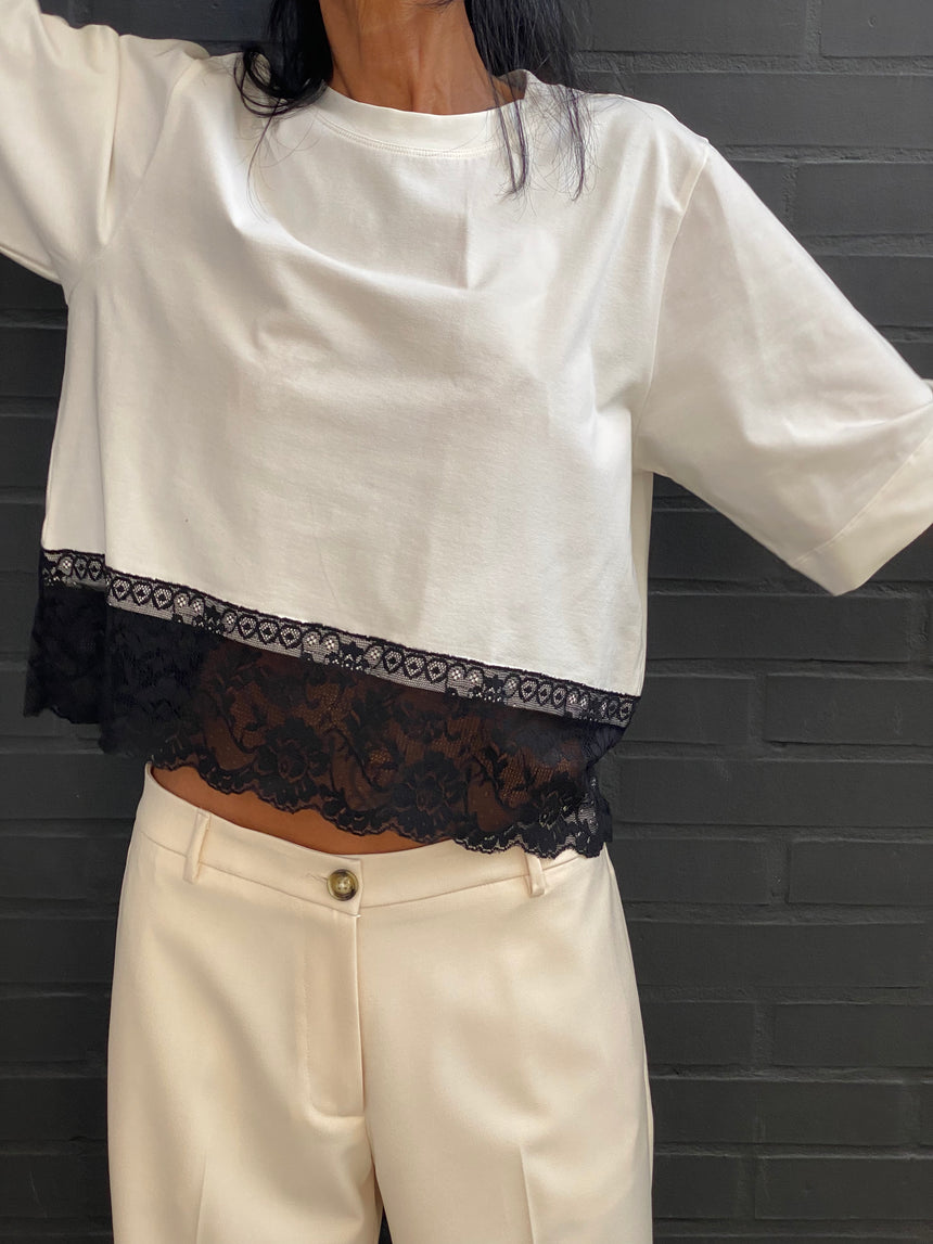 T-shirt con fondo in pizzo