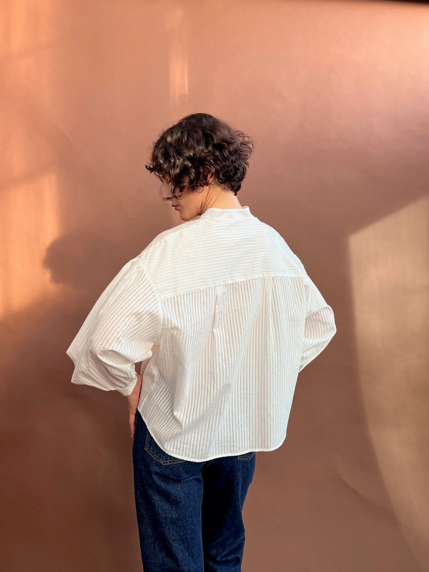 Camicia coreana spalla scesa con arriccio