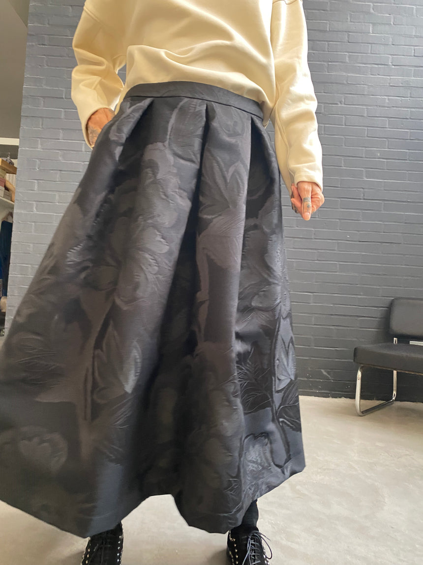 Gonna ampia a pieghe fiore