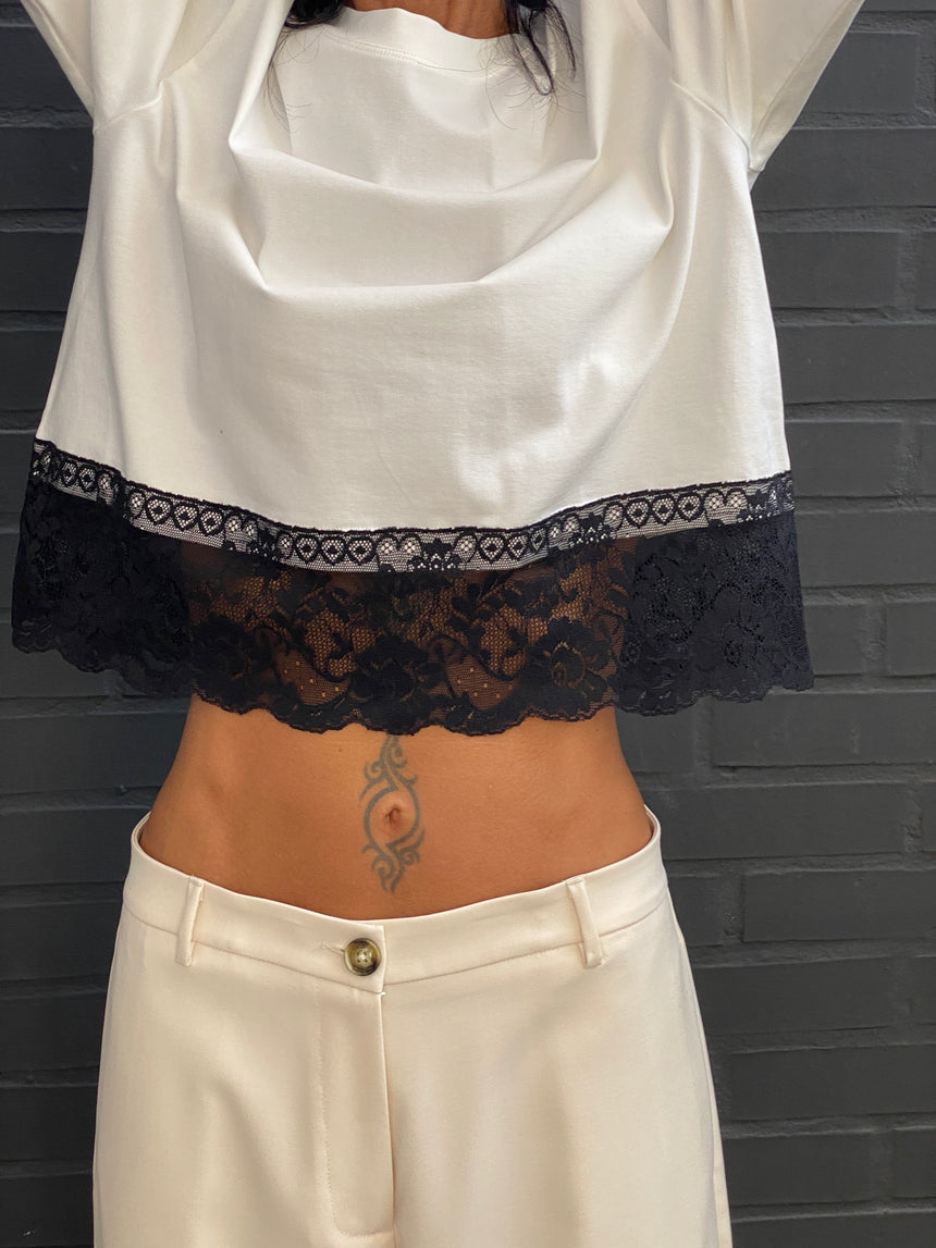 T-shirt con fondo in pizzo