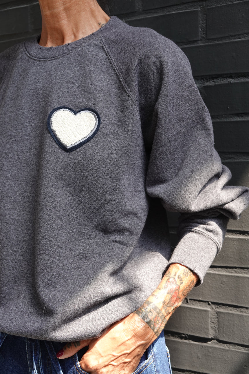 Felpa raglan con patch cuore