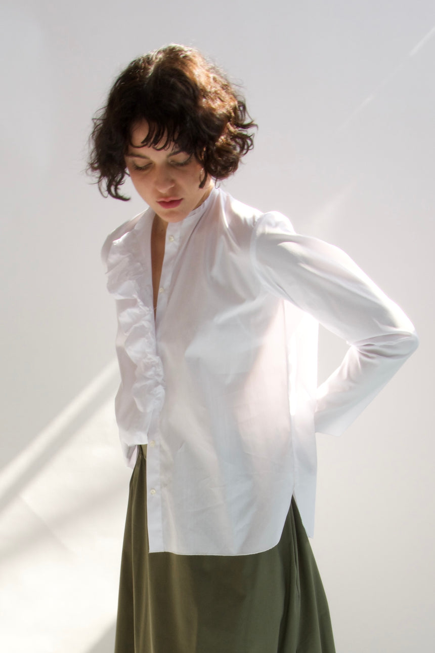 Camicia con frappa a taglio vivo