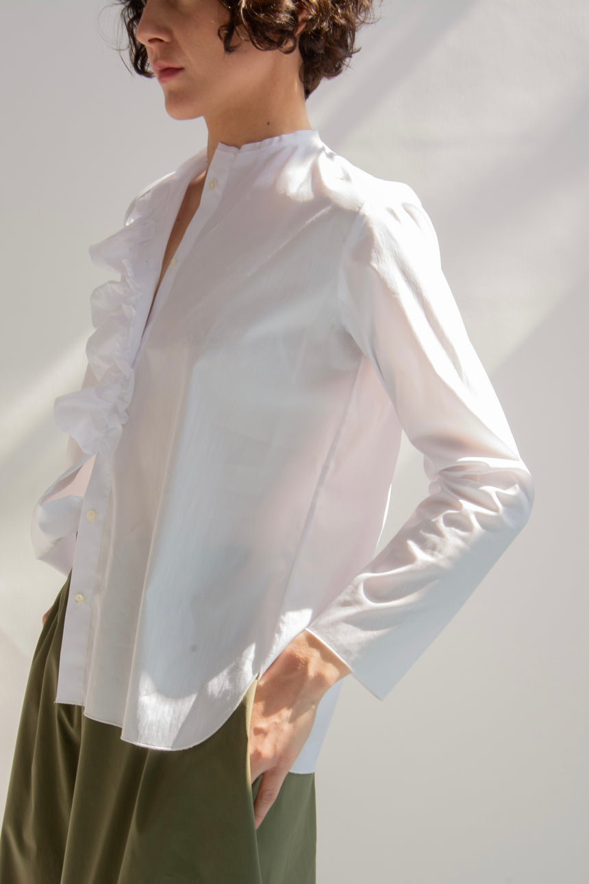 Camicia con frappa a taglio vivo
