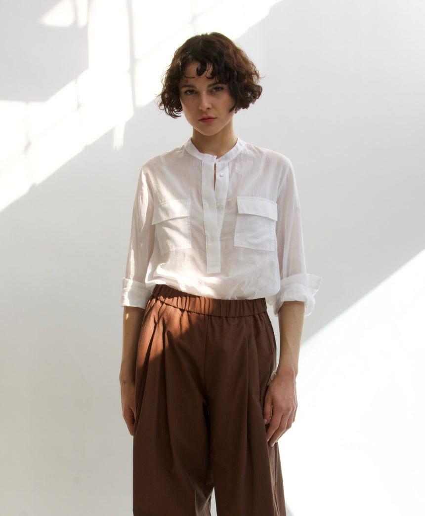 Shirt with muslin pockets