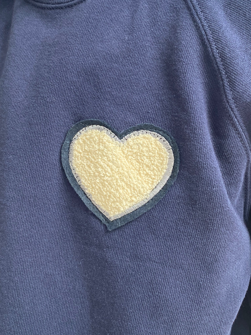 Felpa raglan con patch cuore