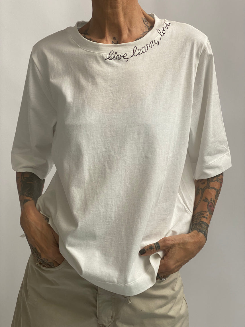 T-shirt girocollo manica al gomito con ricamo