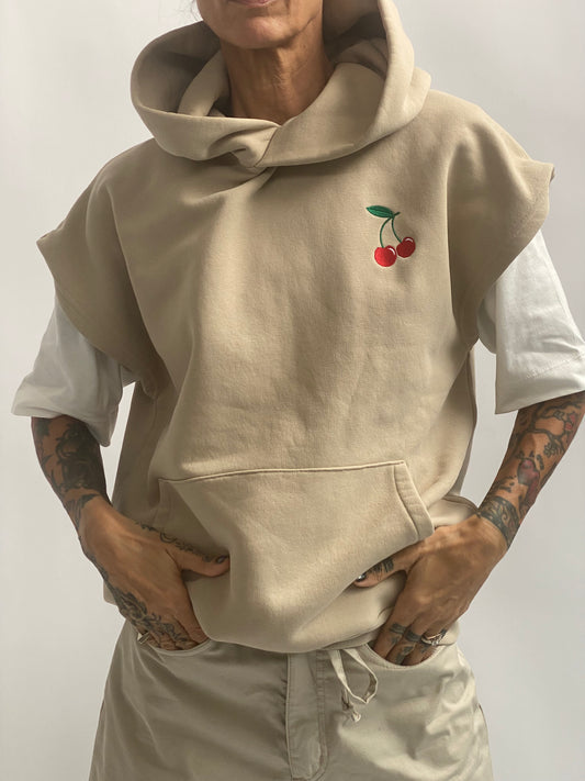 Felpa smanicata cappuccio con ricamo