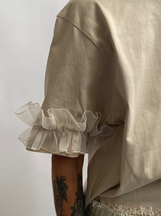 T-shirt girocollo spalla scesa con frappina in organza