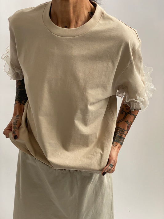 T-shirt girocollo spalla scesa con frappina in organza