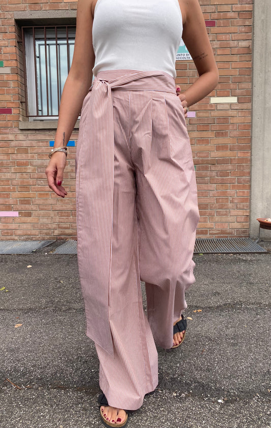 Long pants with pleats