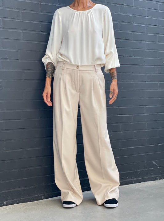 Long pants with pleats