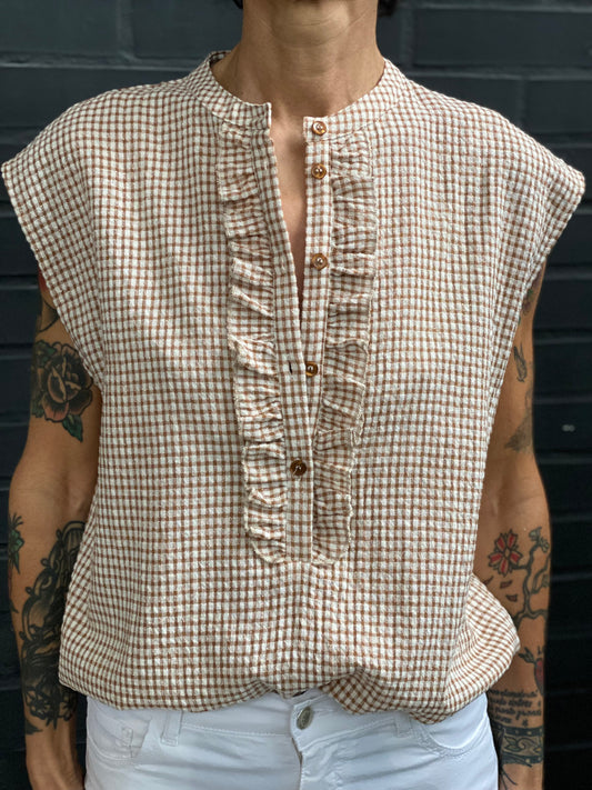 Camicia smanicata con rouches